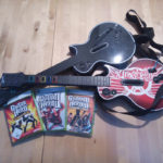 xBox360 – Guitar Hero (II, III & World Tour) + 2 Gitarren zu verkaufen